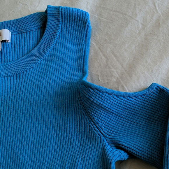 Turquoise cold shoulder sweater - Picture 4 of 4